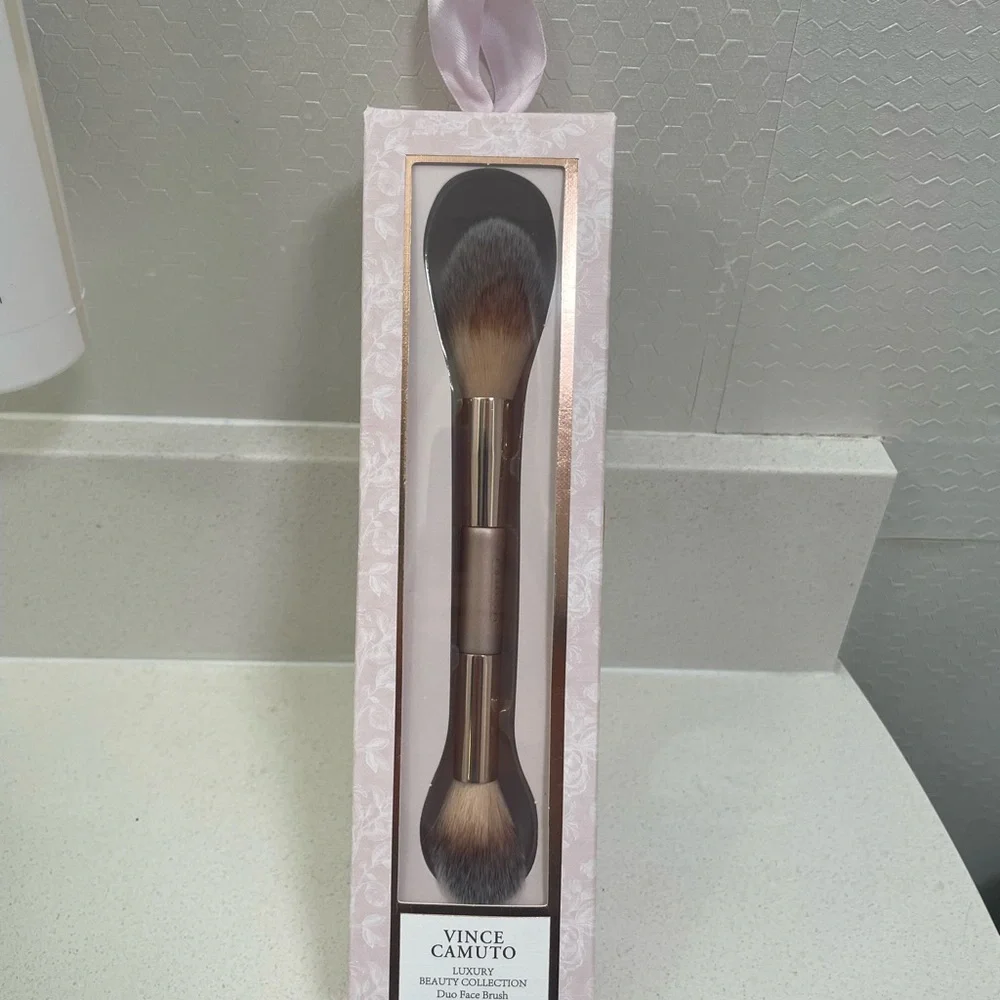 Vince Camuto Luxury Beauty Collection Duo Face Brush, Rose‎ Gold Handle, NIB
